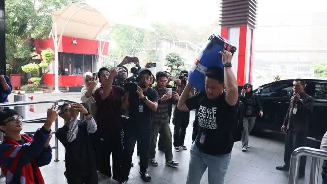 Dari Tong Biru hingga Lemari Besi, Trik Aneh Pejabat Sembunyikan Uang Hasil Korupsi